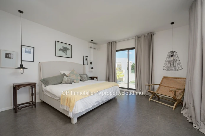 Penthouse meublé de 320 m² à louer à Péreybère avec piscine
