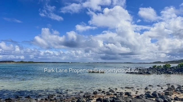 Terrain résidentiel pied dans l'eau  - 1.90 arpent - Le Bouchon