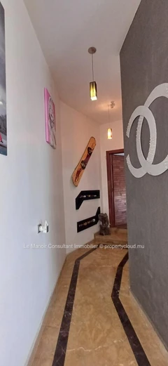 Villa d’Exception Pieds dans l’Eau avec 2 piscines, Accès Direct à la Mer, Business Locatif Actif et Vue Panoramique