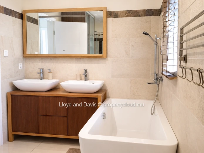 3-Bedroom Duplex with Sea and Mountain Views