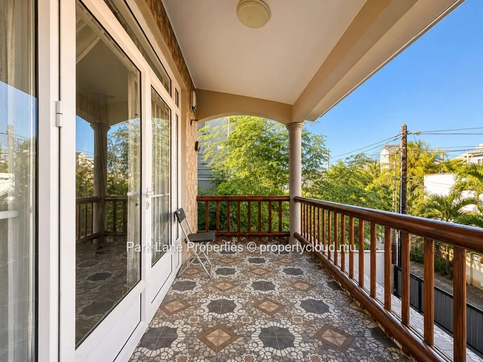 Spacious family home with two independent living spaces in the heart of Grand Bay