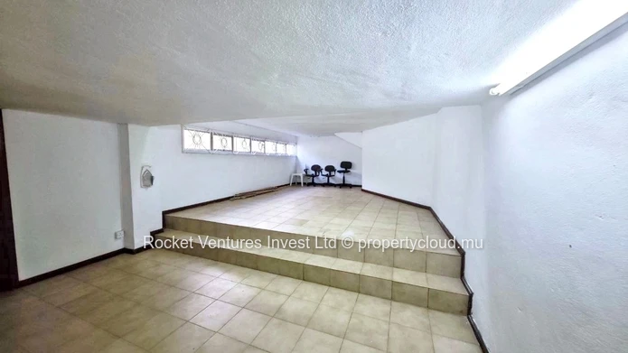 Villa élégante avec 4 chambres à louer et à vendre, Floréal – Centre