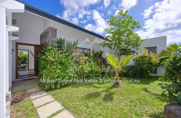4-Bedroom Villa in a Secure Residence Grand Bay