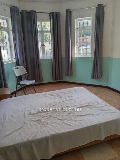 A vendre : Villa avec 2 appartements à 2 Minutes à Pied de la Plage de Mont Choisy