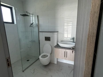 5 Bedroom Villa