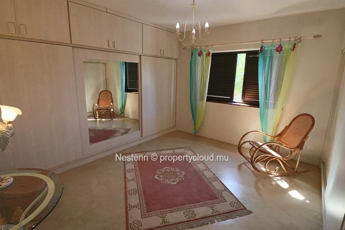 Domaine résidentiel avec 1 villa et 4 bungalows - Avec permis.
