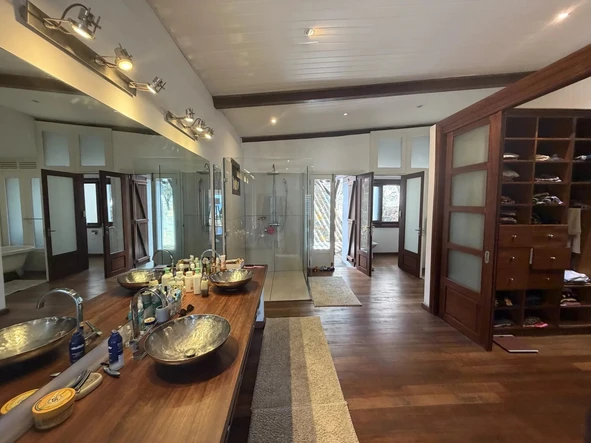 5 Bedroom Villa