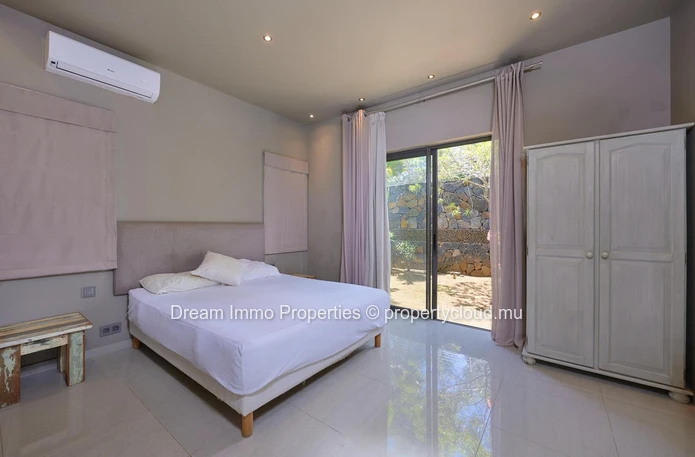 Très Belle Villa De 5 Chambres Sur Grand Terrain De 1 150 M² A Grand Baie – Ile Maurice