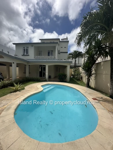 House with private pool – Grand Baie – Pets Allowed