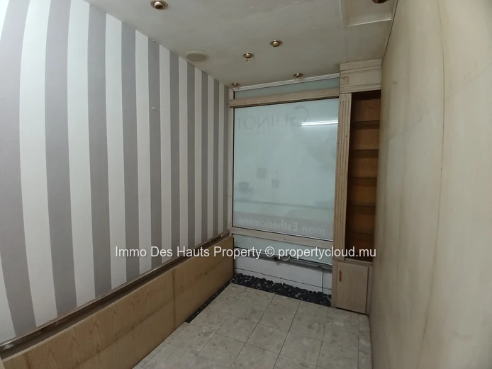 commercial outlet for sale  Curepipe 