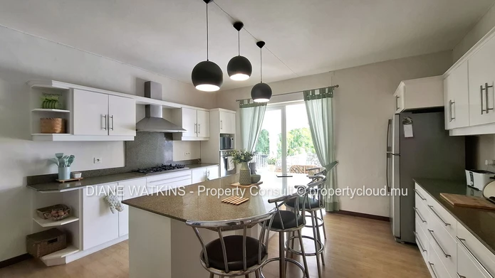Large Family House for sale in Floréal 