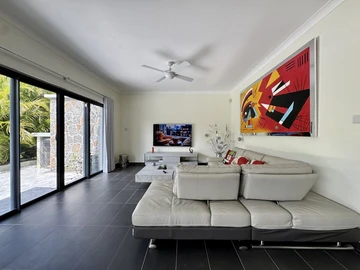 8 Bedroom Villa