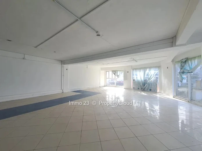 Emplacement commercial - 196m2 - Curepipe