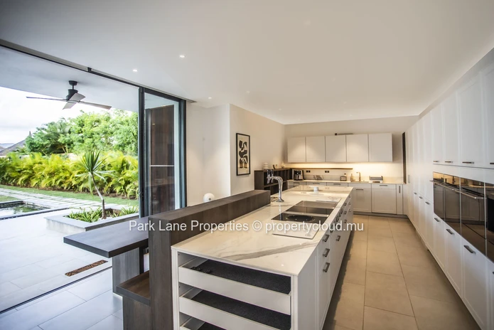 Villa Rempart | Villa Prestigieuse de 5 Chambres avec Piscine et Cadre Montagneux