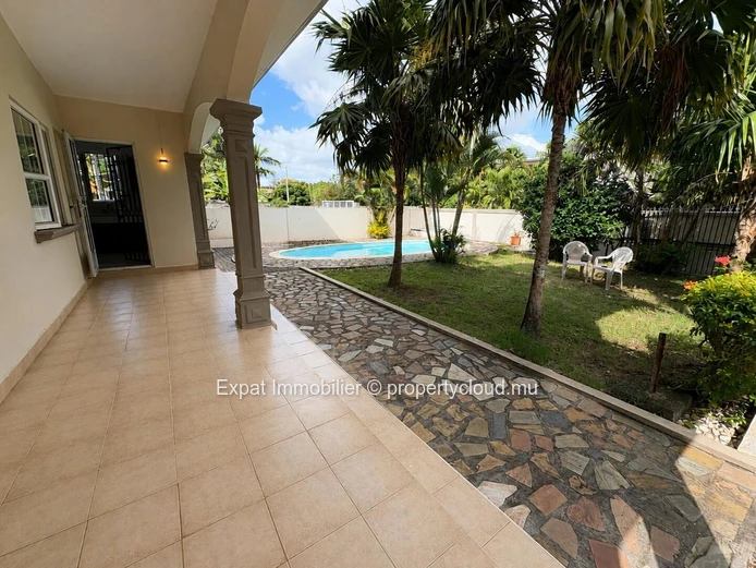 Villa Individuelle 3 Chambres Avec Piscine Et Jardin – Calodyne