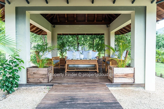 Sophisticated 5 Bedroom Villa in Black River