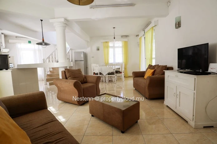Appartement de 3 chambres à seulement 2 minutes de la plage, avec tout le confort moderne et piscine.