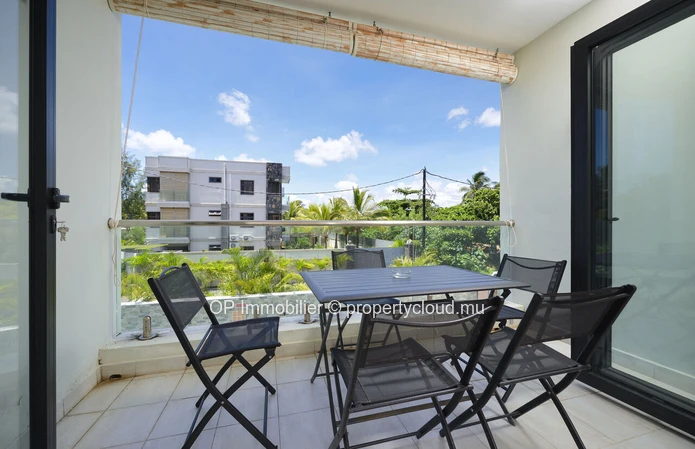 Stunning G+2 Apartment in Péreybère with Communal Pool, Fully Furnished and Equipped - Sea Access, Close to Amenities...