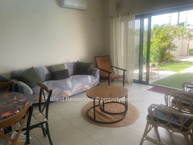 Single-story furnished house with 3 bedrooms, pool and parking