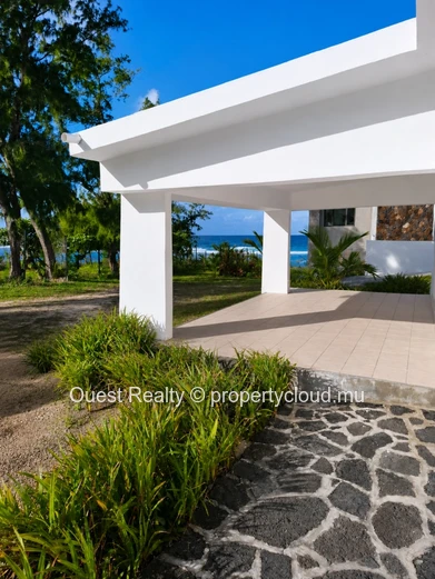 Poste Lafayette- Villa en bord de mer avec studio indépendant et vaste terrain