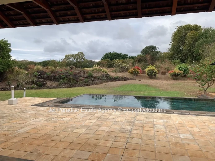 Villa with 4 Bedrooms, Pool & Parking (Furnished & Equipped)