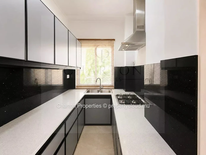 Elegant 3-bedroom apartment just a stone's throw from the lagoon