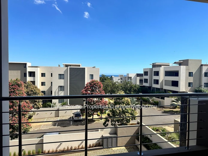 Superbe penthouse de 3 chambres avec toit-terrasse privé, vue mer & montagnes à Flic en Flac - Ile Maurice