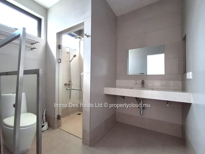 Appartement de 4 chambres meublé en vente Curepipe 