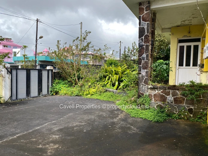 House for sale in Curepipe, via a vis Le Forum, 100 metres from main road