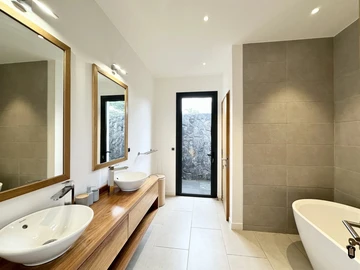 5 Bedroom Villa