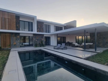 4 Bedroom Villa
