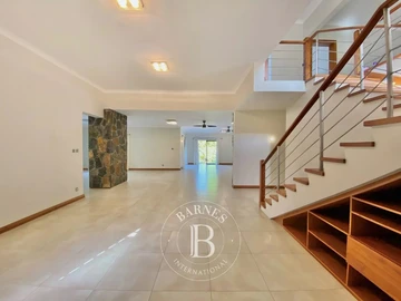 6 Bedroom Villa