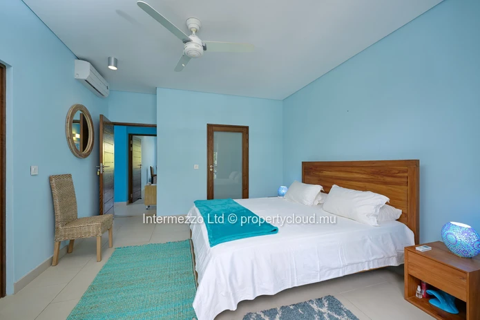 Appartement de standing avec plunge pool – À 1 minute à pied de la plage de Bain Bœuf. Prix : 430 000 €.