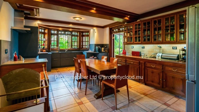 Executive House for Sale , Prestigious Floreal Area.