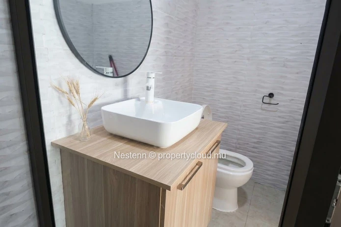Modern 3-bedroom apartment with balcony