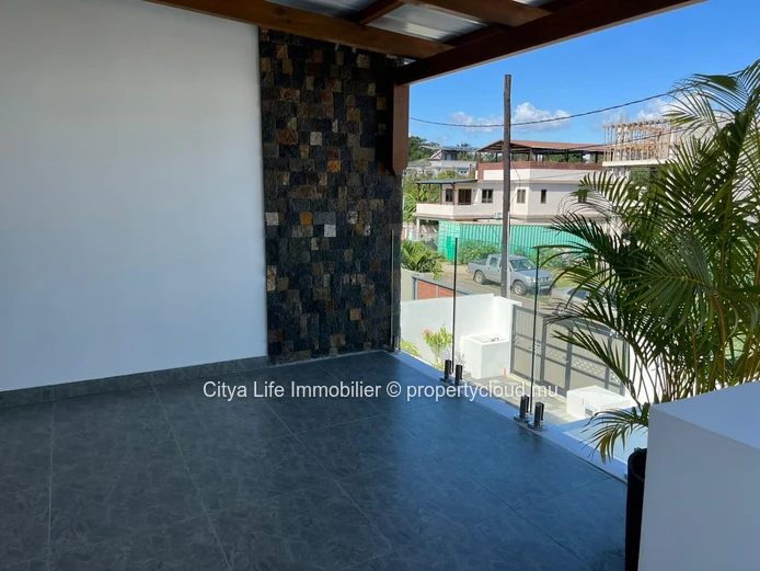 Stunning Duplex for Rent in Grand Baie – 3 Bedrooms, Private Pool