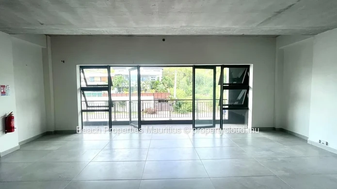 47m² Open Plan Space With Balcony In Black River