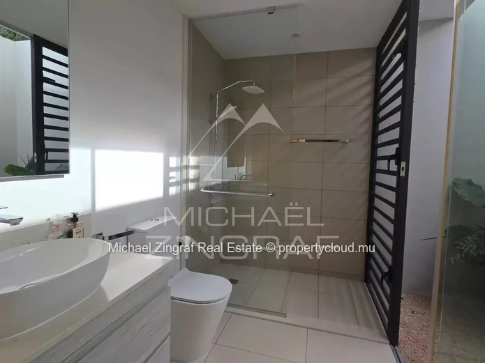 Refined Tropical Living in One of Pereybere's Most Exclusive Addresses