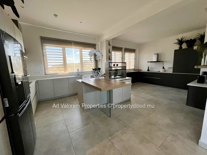 Exceptional 4-Bedroom Furnished Apartment for Sale – Bagatelle Inn