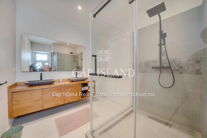 Appartement 3 chambres en première ligne pieds dans l’eau