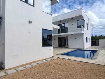 5 Bedroom Villa