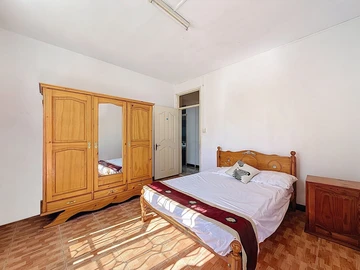 6 Bedroom House