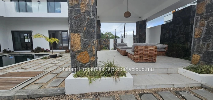 Maison moderne entièrement meublée à Calodyne  en Vente