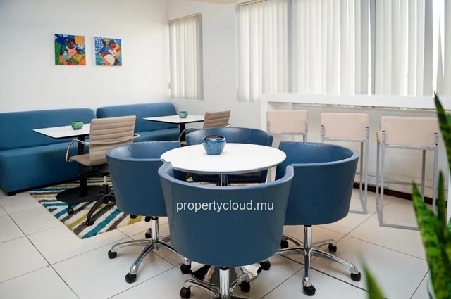 Your tailor-made office, at the heart of the action!