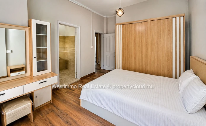 Appartement récent de 120 m² et 3 chambres en suite à louer au cœur de Curepipe