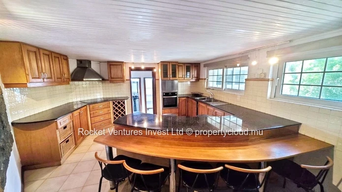 Villa élégante avec 4 chambres à louer et à vendre, Floréal – Centre