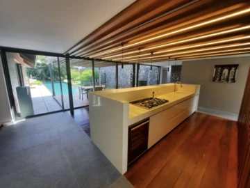 5 Bedroom Villa