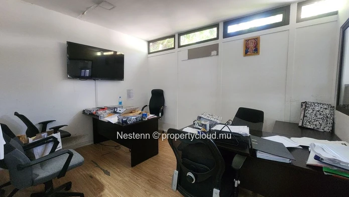 Spacious duplex office of 200 m² close to amenities