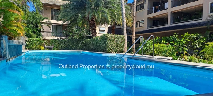 Appartement rez-de-chaussée, central, résidence avec piscine