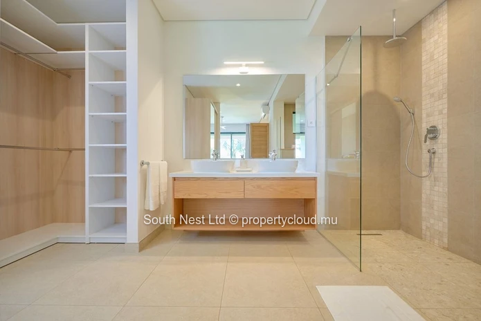 Elegant Garden Apartment in a Prestigious Residence – Belle Vue Harel